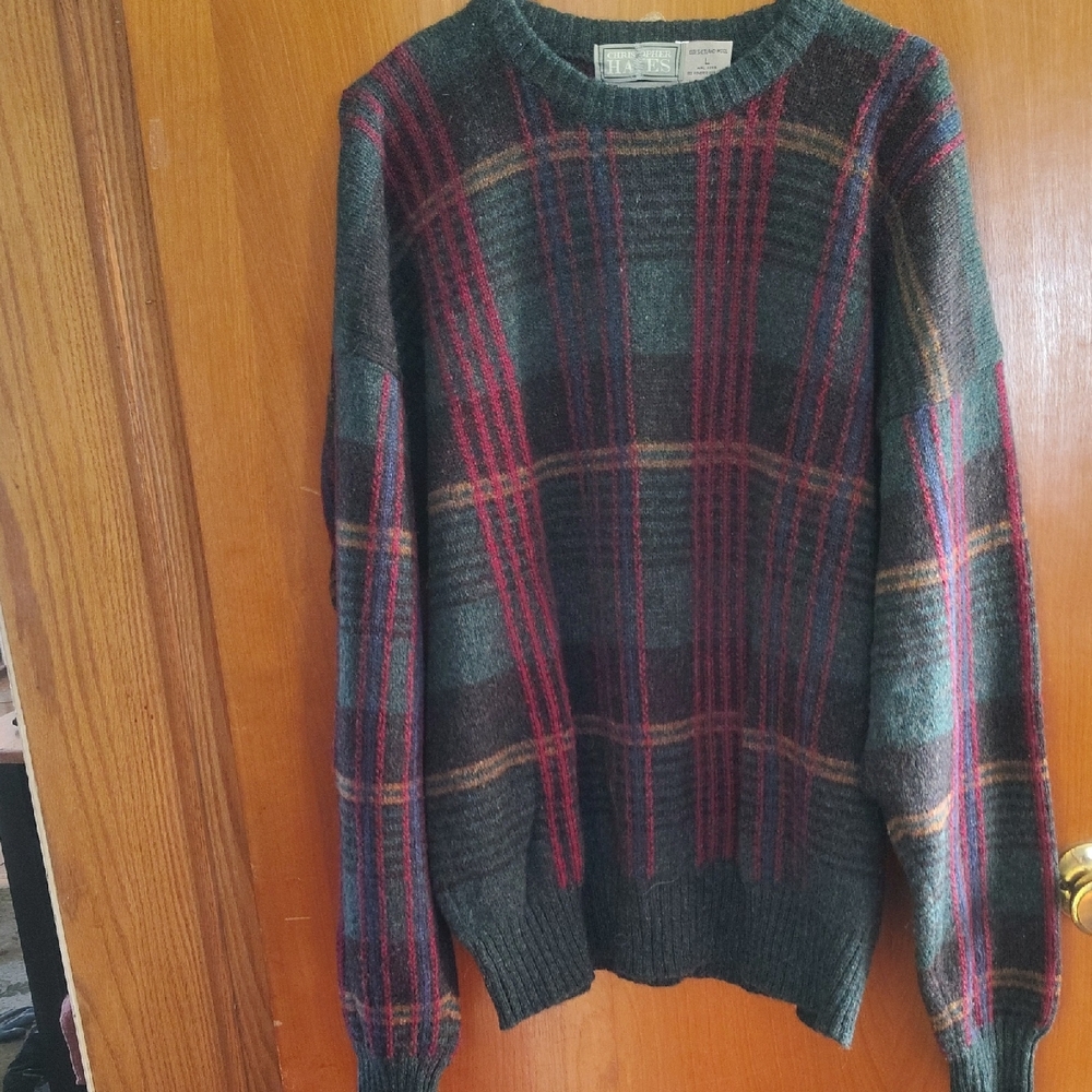 Classic Plaid Crewneck Sweater - Green and Red